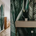 Balcony & Parking, Modern Elegant Apartment! Near Tram