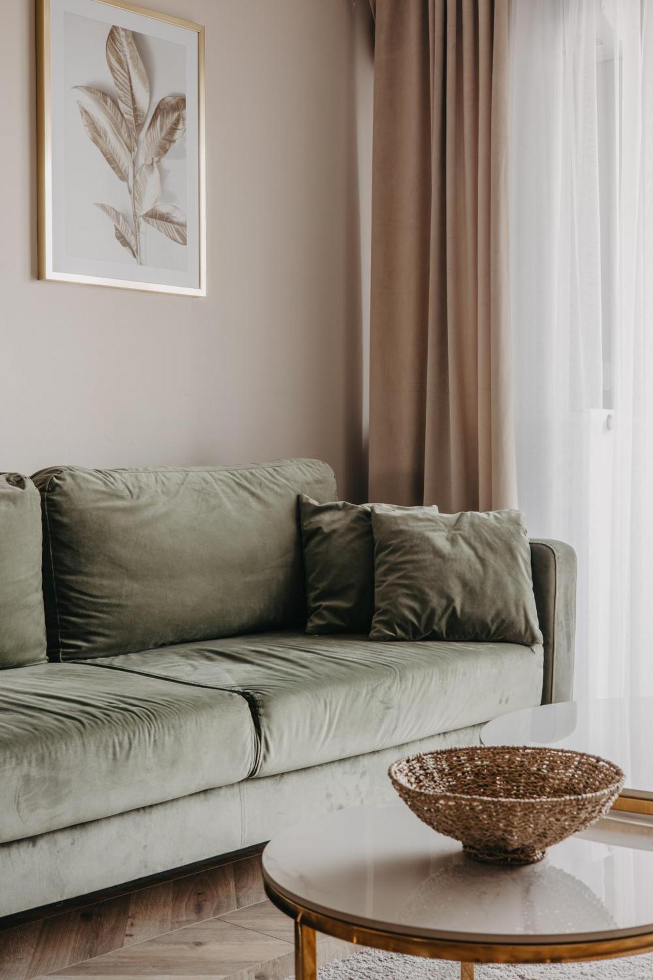 Balcony & Parking, Modern Elegant Apartment! Near Tram Wroclaw